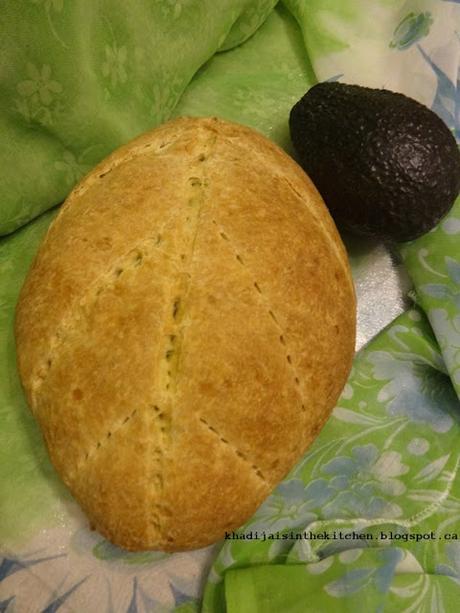 PAIN DE LA SEMAINE : PAIN À L’AVOCAT / BREAD OF THE WEEK: AVOCADO BREAD / PAN DE LA SEMANA: PAN CON AGUACATE / خبز الاسبوع : خبز الافوكادو