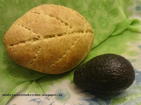 PAIN DE LA SEMAINE : PAIN À L’AVOCAT / BREAD OF THE WEEK: AVOCADO BREAD / PAN DE LA SEMANA: PAN CON AGUACATE / خبز الاسبوع : خبز الافوكادو