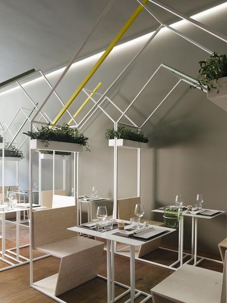 Conseilsdeco-marches-Pescara-Italie-studio-zero85-amenagement-interieur-Casamaki-sushi-bar-Tokyo-architectes-verticalite-nature-02