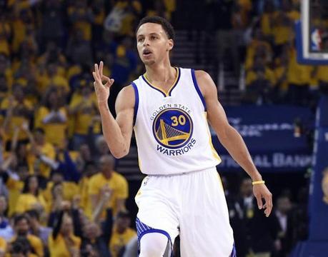 60 joueurs NBA sont mieux payés que la star Stephen Curry