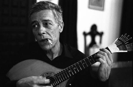 Le cri du fado le soir au-dessus des jonques