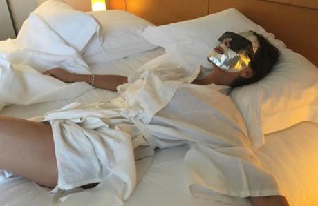 CANNES 2016 : Eva Longoria et Victoria Beckham s’amusent au Martinez