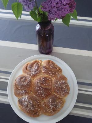 Brioche roulée au caramel au beurre salé au levain