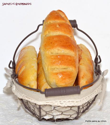Petits Pains Briochés au Citron.