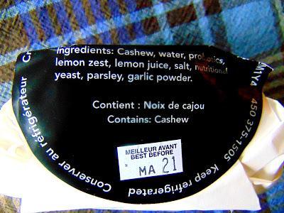 Produits véganes du commerce; fauxmage et saucisse Produits véganes du commerce; fauxmage et saucisse