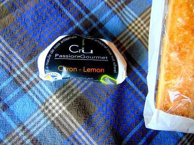 Produits véganes du commerce; fauxmage et saucisse Produits véganes du commerce; fauxmage et saucisse