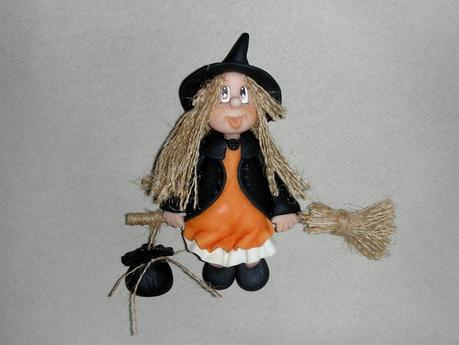 Sorcières à suspendre en porcelaine froide Sorcières à suspendre en porcelaine froide