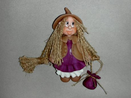 Sorcières à suspendre en porcelaine froide Sorcières à suspendre en porcelaine froide