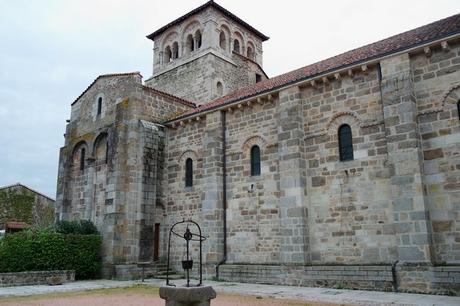 loire forez champdieu prieuré église cloître