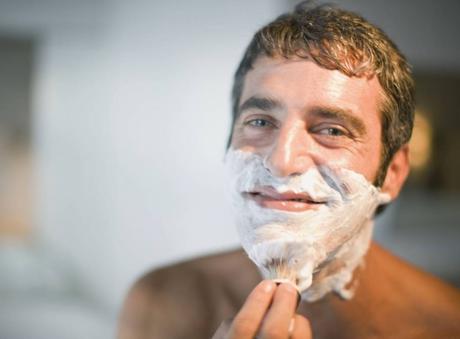 Comment bien préparer sa peau pour le rasage ?