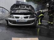 Voiture police incendiée Paris