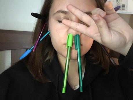 How many pens I can hold with my head ?