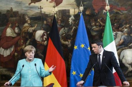 Le pin's de Matteo Renzi avec Angela Merkel ! Sacré clin d'oeil ! #alfaromeo