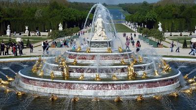 Le voyage de Louis II de Bavière à Versailles en 1874 vu par la lorgnette du Figaro