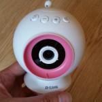 La face avant, avec les boutons physiques et l'objectif réglable