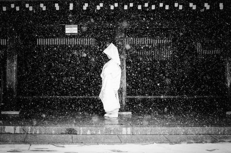 Stephane Mangin/ National Geographic Travel Photographer of the Year Contest. Snowy Bride. Shinjuku, Tokyo, Japon