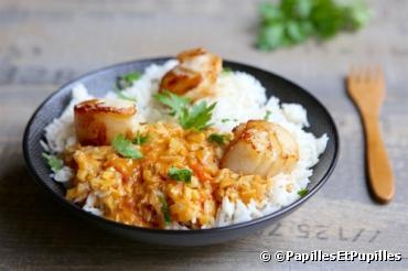 Saint-Jacques au lait de coco bio, curry et gingembre sur riz basmati