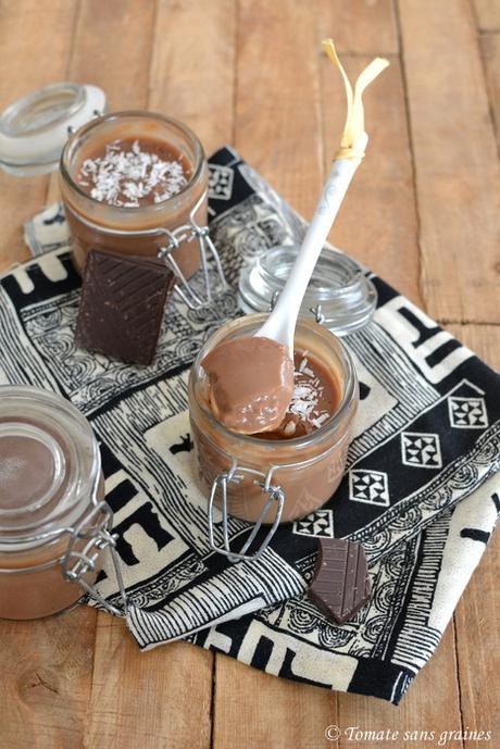 Crèmes végétaliennes au chocolat et au lait de coco Crème chocolat et lait de coco végane