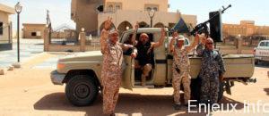 Les forces du gouvernement libyen reprennent deux villes à EI