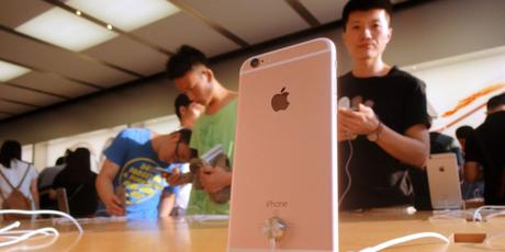 Apple va connaitre sa première année de baisse de ventes d'iPhone