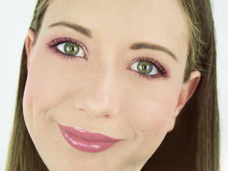 Tutoriel maquillage - Dégradé de fards à paupières roses mats bio sur les yeux (Boho Green Make-up)