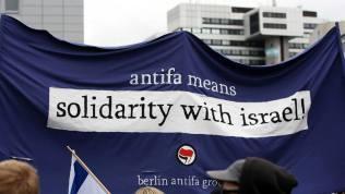 Sur cette photo prise dans une manif' à Berlin, la banderolle dit 