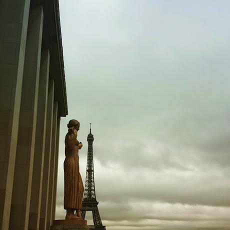 bergere-o-tour-eiffel