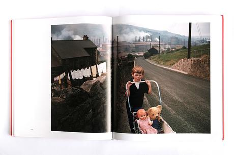 STRANGE AND FAMILIAR – BRITAIN AS REVEALED BY INTERNATIONAL PHOTOGRAPHERS