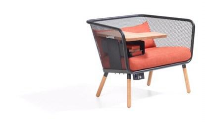 Ce fauteuil est également un bureau tout confort !