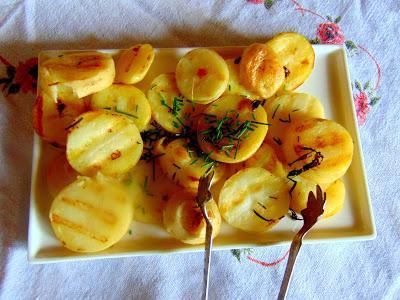 Toasts à l'houmos et aux asperges