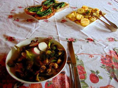 Toasts à l'houmos et aux asperges