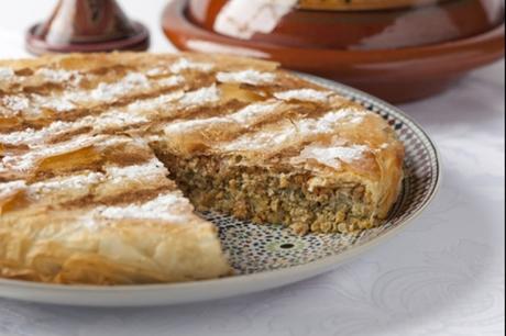 Pastilla traditionnelle : au poulet et amandes  Blog cuisine marocaine /