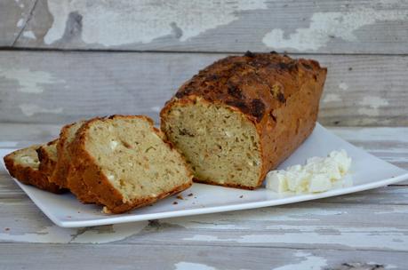 Cake aux oignons, feta, tomates, origan