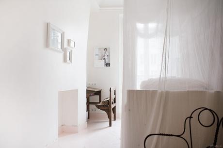 Paris / L'appartement d'une créatrice de mode vu par Garance Doré /
