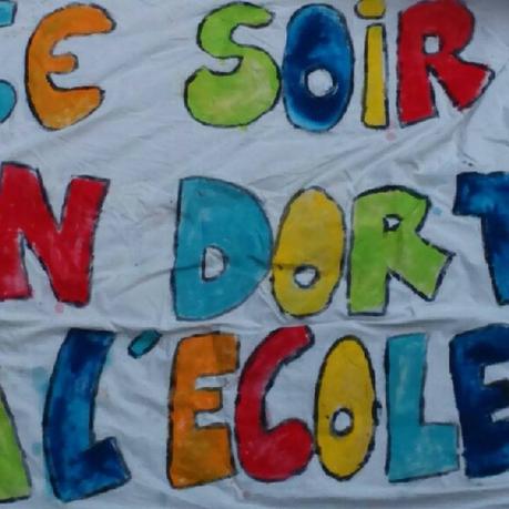 La Rochelle : les parents d'élèves en colère vont dormir à l'école