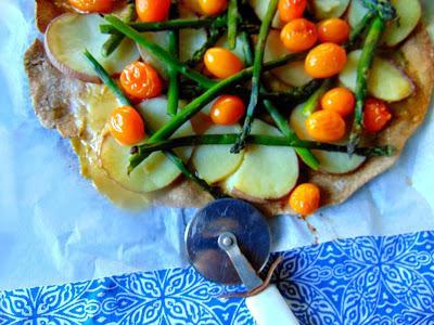 Pizza aux asperges et pommes de terre