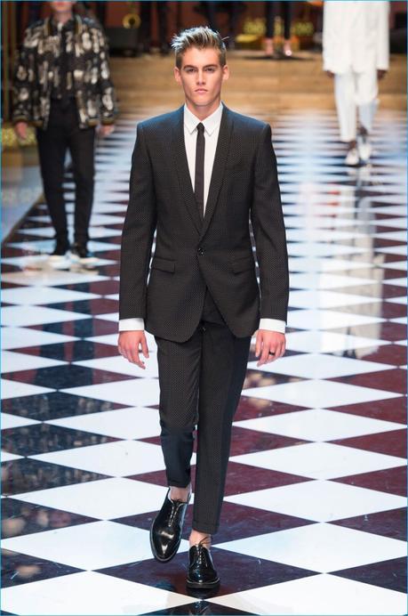 MILAN FASHION WEEK : Dolce & Gabbana, des pois, de la musique et des fils de … Presley Gerber