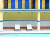 Dans eaux piscine Molitor…