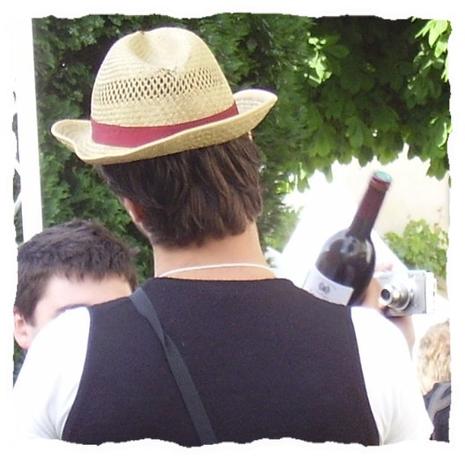 chapeau-et-bouteille.1213715407.jpg