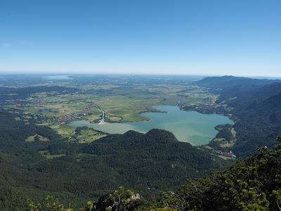 Les lacs bavarois vus de la  ligne de crête entre le Herzogstand et le Heimgarten