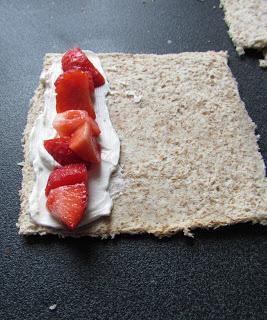 Pain perdu roulé aux fraises. [Battle Food #44]