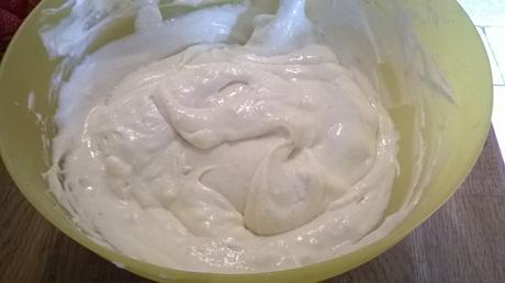 Les tartelettes aux fraises sur crème diplomate WP_20160305_023