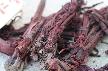 Racine arnebiae ou racine lithospermi (Zi Cao)