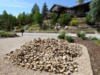 Entre les cailloux et l'enclume