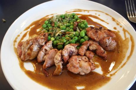 Ris d'agneau rôtis, petits pois à la française © P.Faus