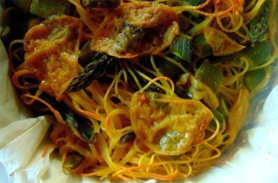 Gâteau de spaghettis aux asperges et à la fleur d'ail Gâteau de spaghettis aux asperges et à la fleur d'ail