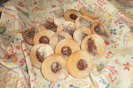Biscuits sablés fourrés au chocolat par Claire