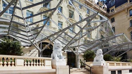 Rendez-vous festif:  La terrasse Kléber de l’hôtel Peninsula Paris  fait la fête chaque mercredi soir, et ce à partir d’aujourd’hui !