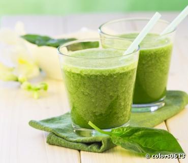 Gaspacho bio glacé au concombre, aux amandes et au basilic