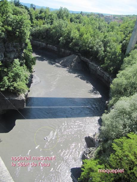 France - La baisse des eaux du Rhône - 1